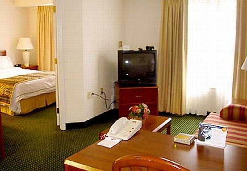 Residence Inn Houston Sugar Land/Стаффорд Экстерьер фото